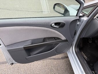 SEAT LEON 1,4 16V 63kW rok 2008 - Nové STK - Pěkný Stav - 9