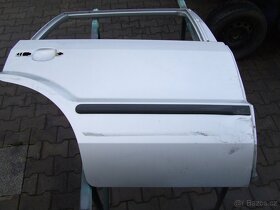 Prodám pravé přední a zadní dveře na Ford Fusion 2004 - 9