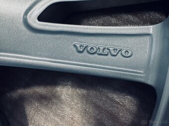 TOP zimní kola Volvo XC60 R18 originál - 9