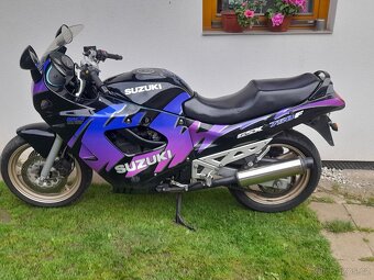 Suzuki GSX 750 F - 9