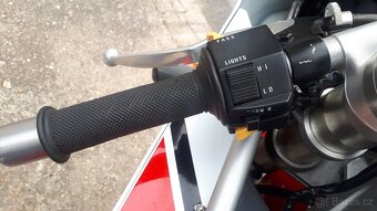 Suzuki GSXR 750 - 9