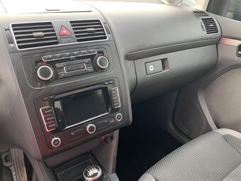 Volkswagen Touran 1.6TDi ,  77 kW nafta, 2011 - 9