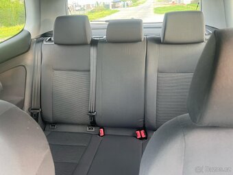 Volkswagen Golf 1.6 75kW Climatronic ALU ŠÍBR - 9