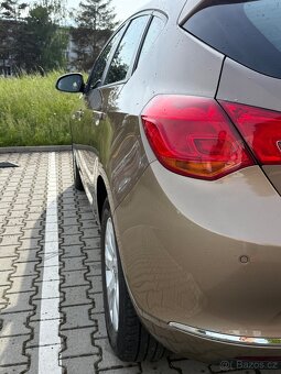 OPEL ASTRA 1.4 T 88KW R.2014 5DV - 9