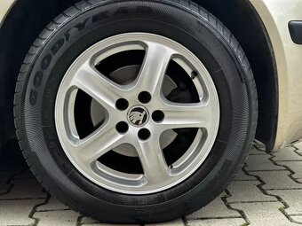 Škoda Octavia Tour 1.6 MPI 75kW LPG Climatronic 1.majitel - 9