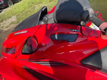 Vodní skútr Kawasaki 250 Ultra 250x - 9