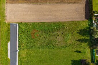 Stavební pozemek v obci Káraný, s výměrou 1884 m2 - 9