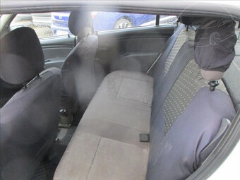 Dacia Sandero 1,4 i - 9