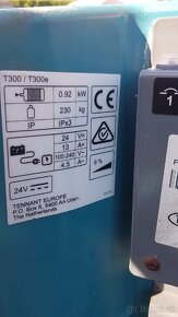 Podlahový mycí stroj TENNANT T300e - 9