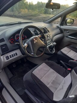 Mitsubishi Grandis - 9