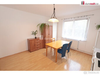 Světlý byt 3+kk, 59 m2 + balkon 2 m2, sklep, parkovací stání - 9