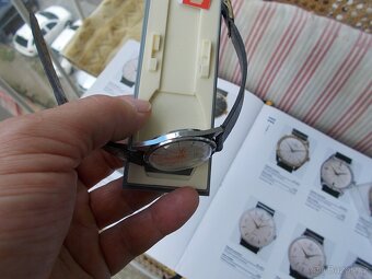 vzacne funkcni tezko sehnatelne hodinky prim šipky rok 1965 - 9