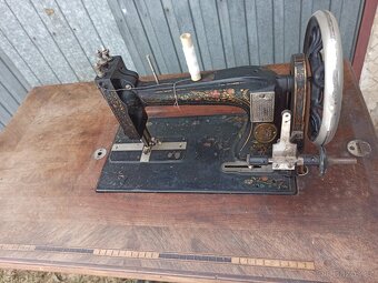 Luxusní šicí stroj Singer - 9