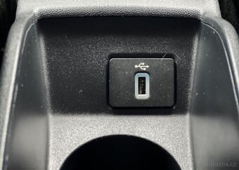 Ford Fiesta 1.1i 55kw KLIMA TEMPOMAT ALU manuál 55 kw - 9