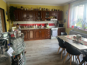 Prodej rodinného domu 7+1 Křinec, 210m², pozemek 619 m² - 9