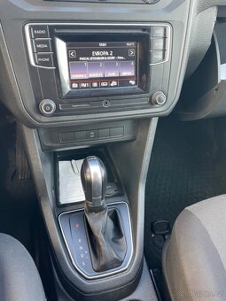 VW Caddy Maxi DSG REZERVACE - 9