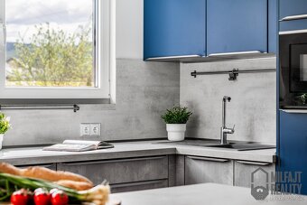 Prodej dvougeneračního domu 4+kk, 2+kk, zahrada 1.500 m2 , M - 9