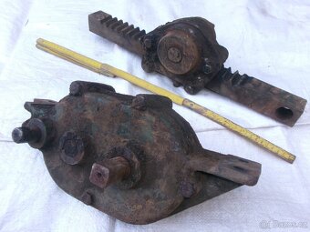 Prodám nějaký těžký nosník do zadních šavlí hydraul. traktor - 9