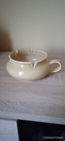 Různé hrnky a skleničky. - 9