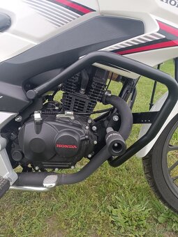 Honda CB 125F - 9