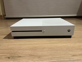Xbox One S 1TB - 9