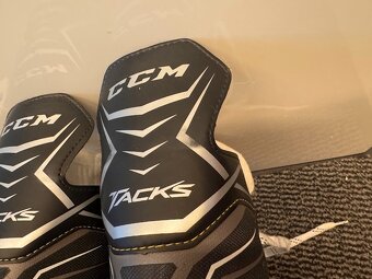 BRUSLE CCM TACKS 9040 vel. 45/10 R - 9