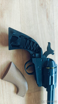 Colt Peacemaker 1873 - 9