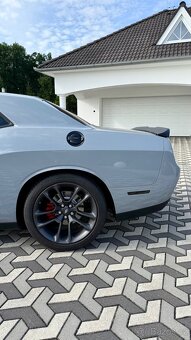 DODGE CHALLENGER 5.7 HEMI V8 - 9