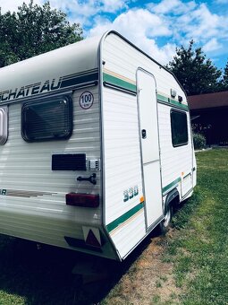 Prodám karavan značky Chateau 330 s papíry - 9
