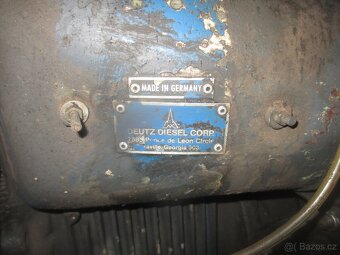 Nepojízdný smykový nakladač - 9