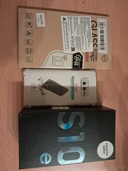 Samsung Galaxy S10e zachovalý - 9