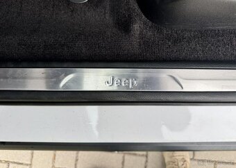 Jeep Grand Cherokee 3,0 CRDI TRAIL HAWK nafta automat 184 kw - 9