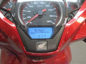 Honda SH 300A - 9