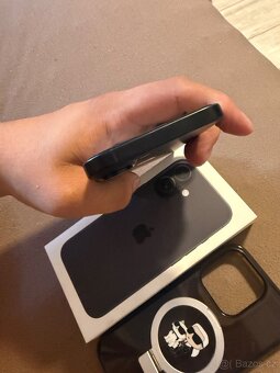 iPhone 16 - 9