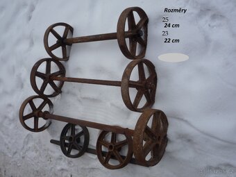 prodám různá litinová kolečka. Různé provedení, velikosti... - 9