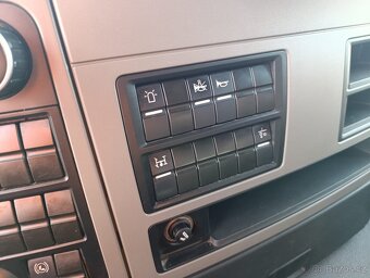 Kolový otočný bagr Volvo EW 210 D - 9