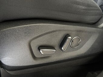 Ford S-MAX Titanium 2.0TDCi 132kW,AUTOMAT, TAŽNÉ - 9