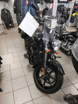 Suzuki Boulevard C90T Black - 9