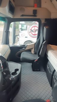 Mercedes Benz Actros - 9