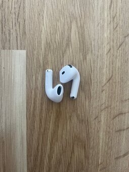 AirPods 4 generace - 9