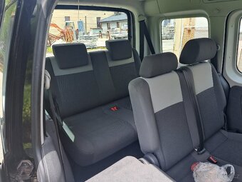 VW Caddy 1,6 TDi 7 míst 2012 - 9