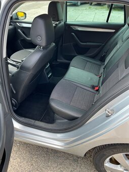 ŠKODA OCTAVIA STYLE 2.0TDI 110KW DSG - 9