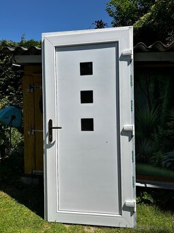 Dveře vchodové/ pravé - 9