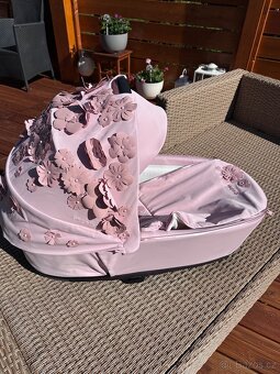 Priam Lux Carry Cot - 9