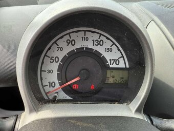 Toyota Aygo 1.0 50kw 2011 najeto 101km - 9