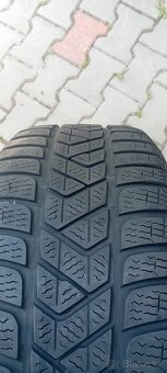 Pirelli 215/55 R17 - 9