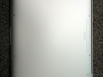 MacBook Air 13 palců Apple M1 chip 8 GB RAM 256 ssd 30 cykl - 9