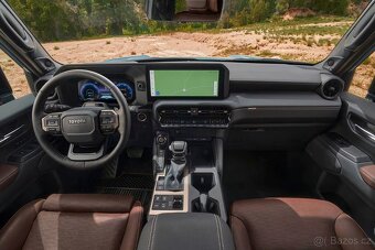 2025 TOYOTA LAND CRUISER HYBRID 4WD - 9