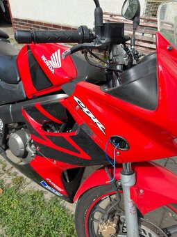 Honda cbr 125 r - 9