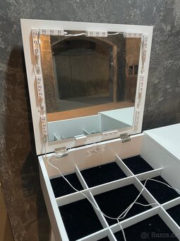 Toaletní stolek 40x70 cm - 9